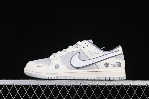 All Categories Nk SB Dunk Series Nk SB Dunk Low High-end Customized Low-top Shoes Nk SB Dunk Low Northern Year of the Snake Series Beige Gray Hook Anniversary High-end Customized Low-top Casual Shoes DM6868-007
